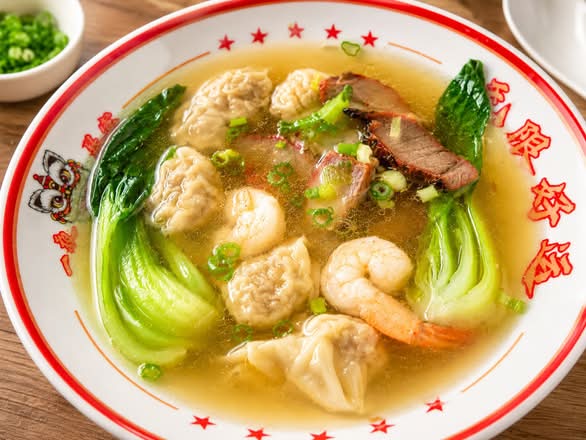 Veggie, BBQ Pork & Shrimp Wonton Soup (10pc) 虾窝云